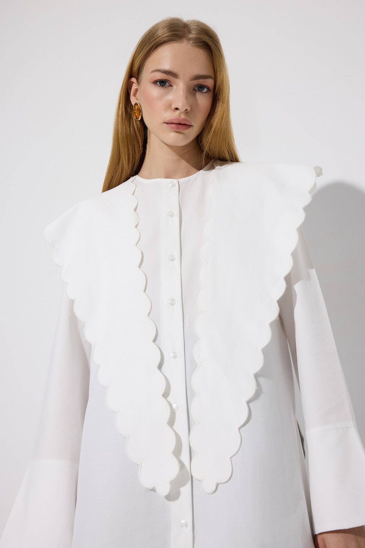Camisa de Popelín con Cuello Ondulado
