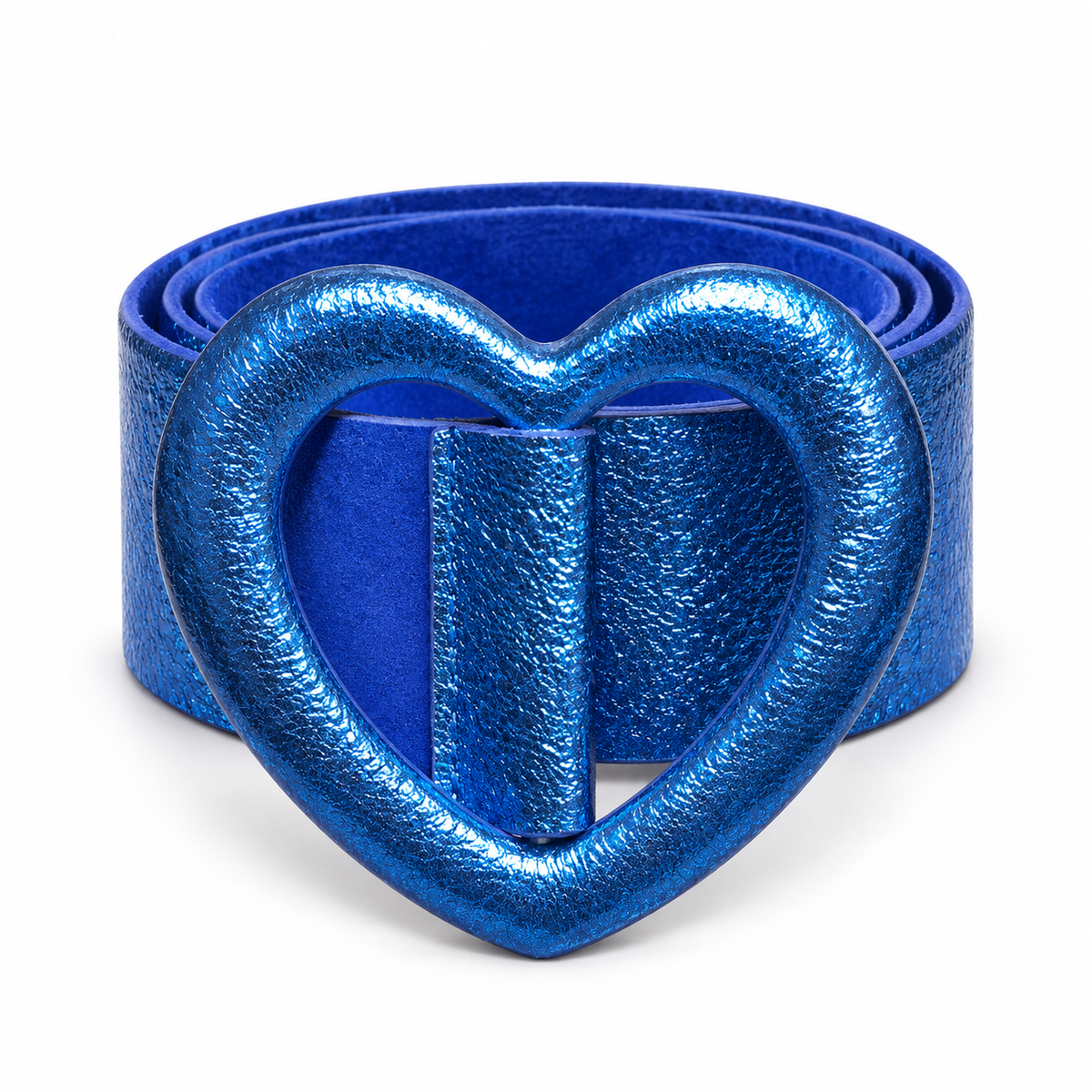 Cinturón corazón metalizado azul sobre fondo blanco