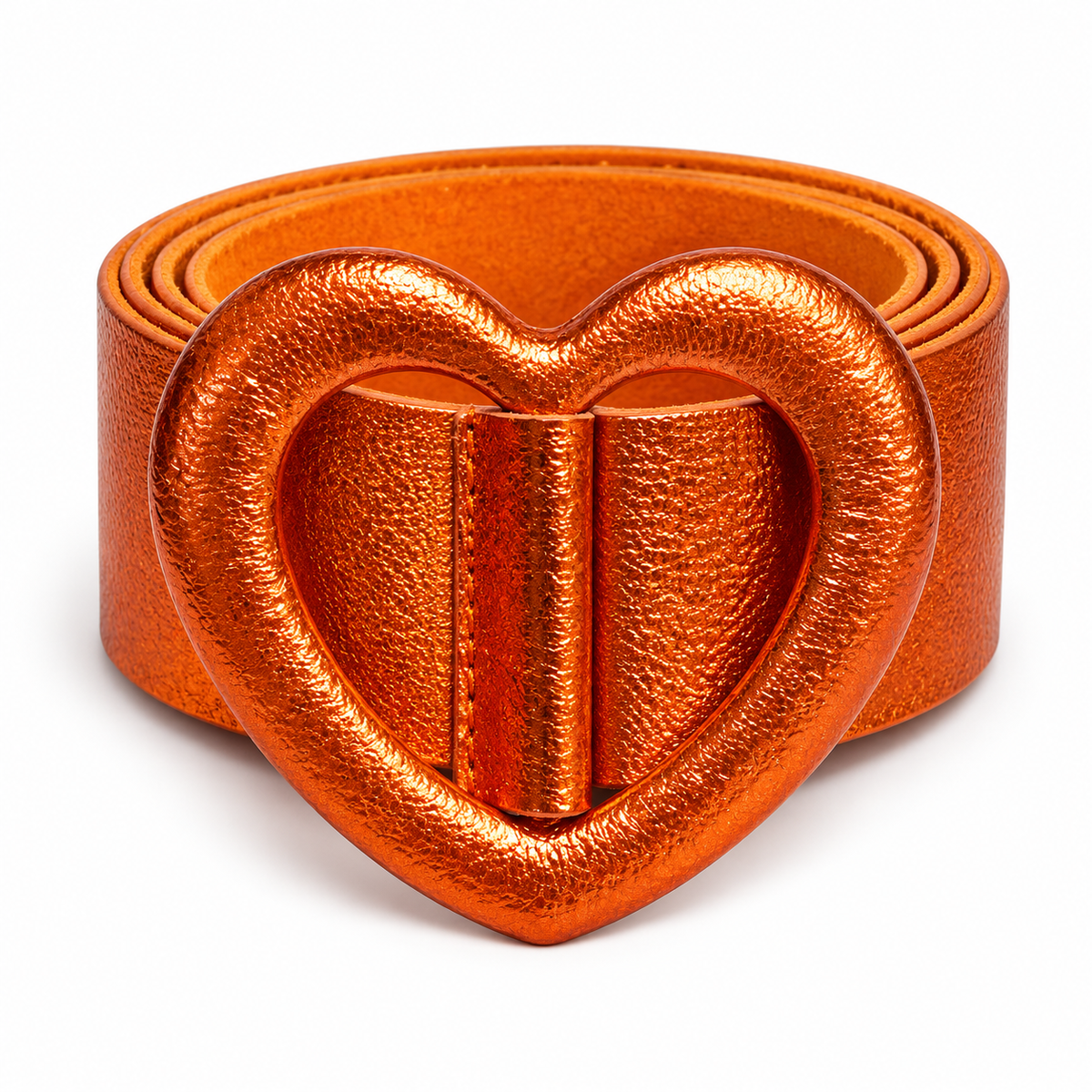 Cinturón corazón metalizado naranja sobre fondo blanco