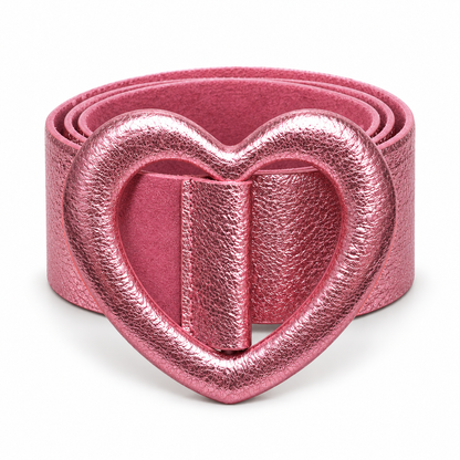 Cinturón corazón metalizado rosa sobre fondo blanco