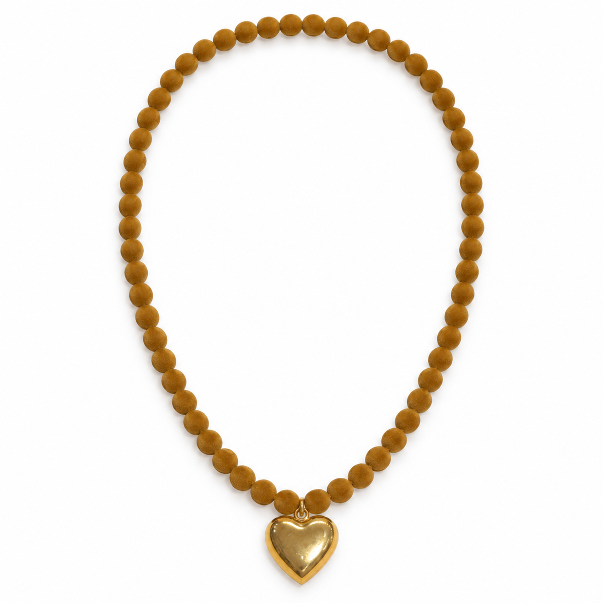 Collar de bolas de terciopelo con corazón dorado, vista cenital sobre fondo blanco