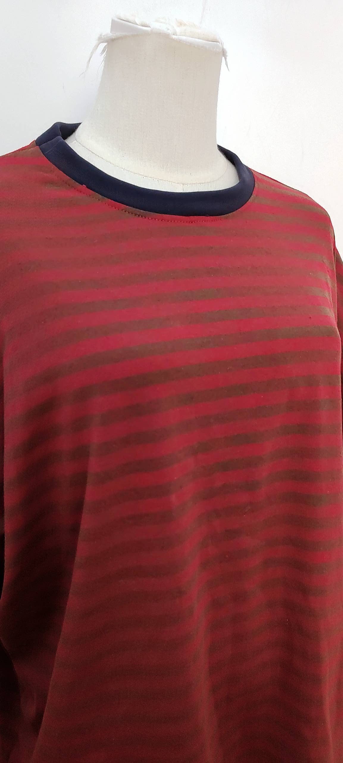 Camiseta de manga larga burdeos y violeta