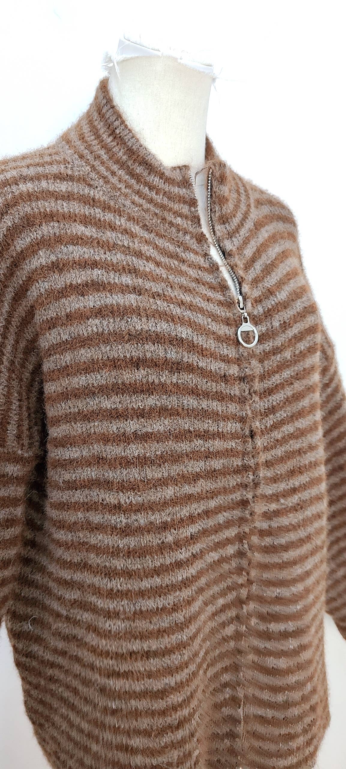 Jersey de rayas con cremallera rosa y rojo