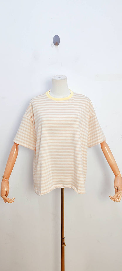 Camiseta de rayas de manga corta rosa y azul