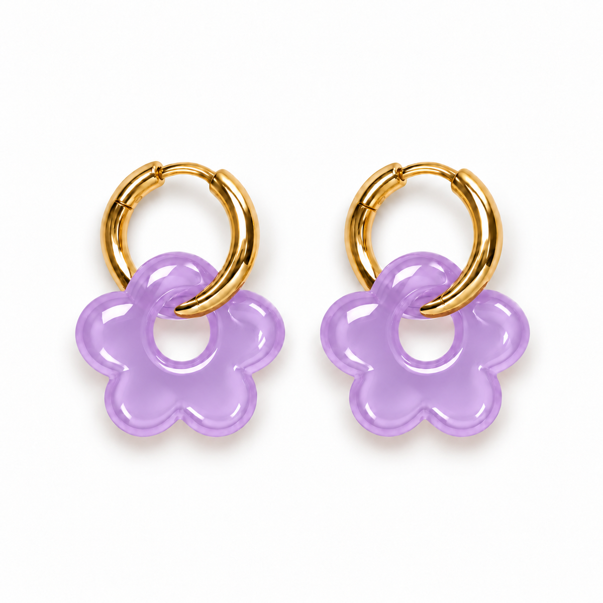 Mini pendientes de aro dorado con flor de resina lila