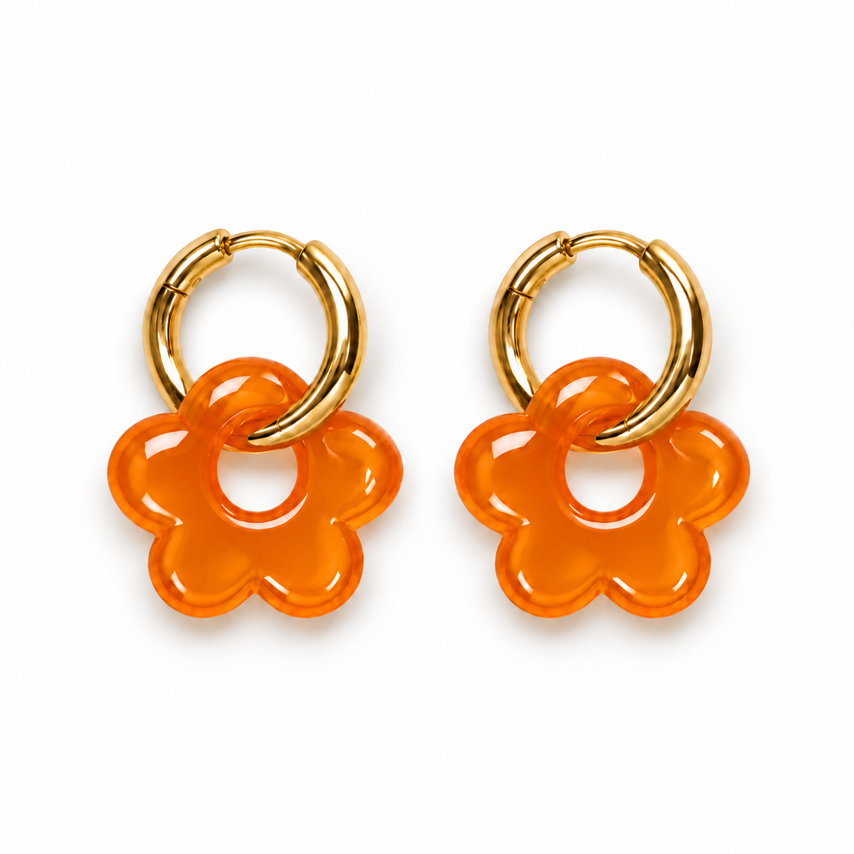 Mini pendientes de aro dorado con flor de resina naranja