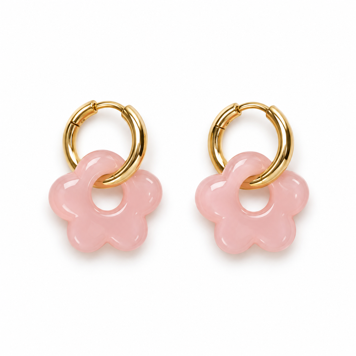 Mini pendientes de aro dorado con flor de resina rosa claro