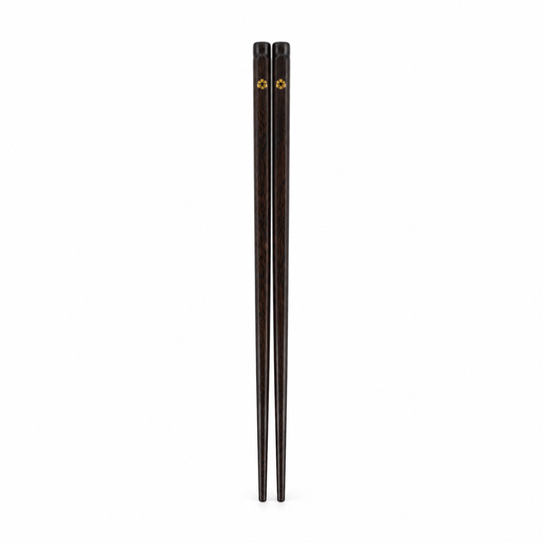 Palillos de madera oscura con flor dorada