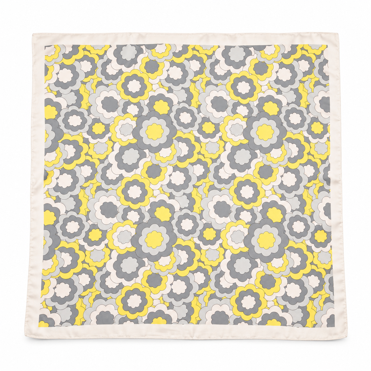 Pañuelo nubes flores rosa y amarillo sobre fondo blanco