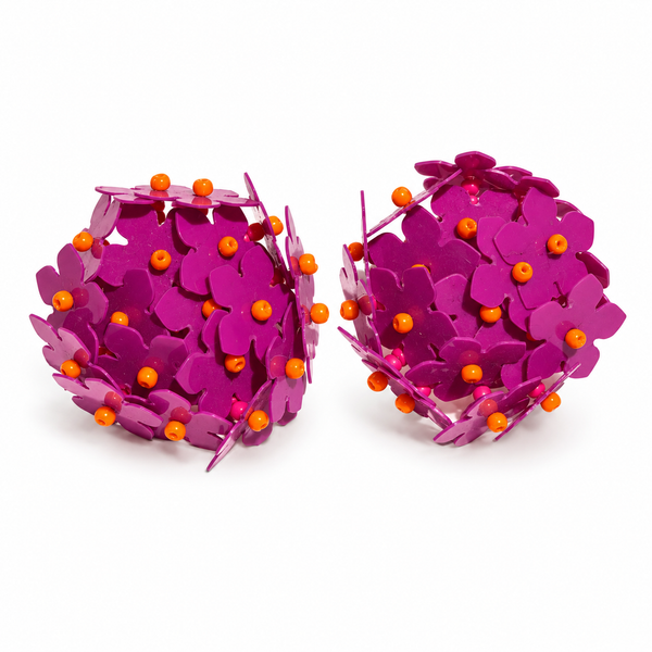 Pendientes bola flores lentejuelas morado con naranja sobre fondo blanco
