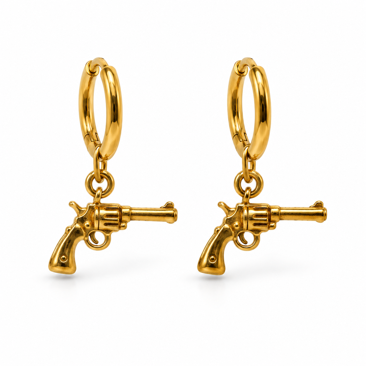 Mini Pendientes Pistola — par sobre fondo blanco