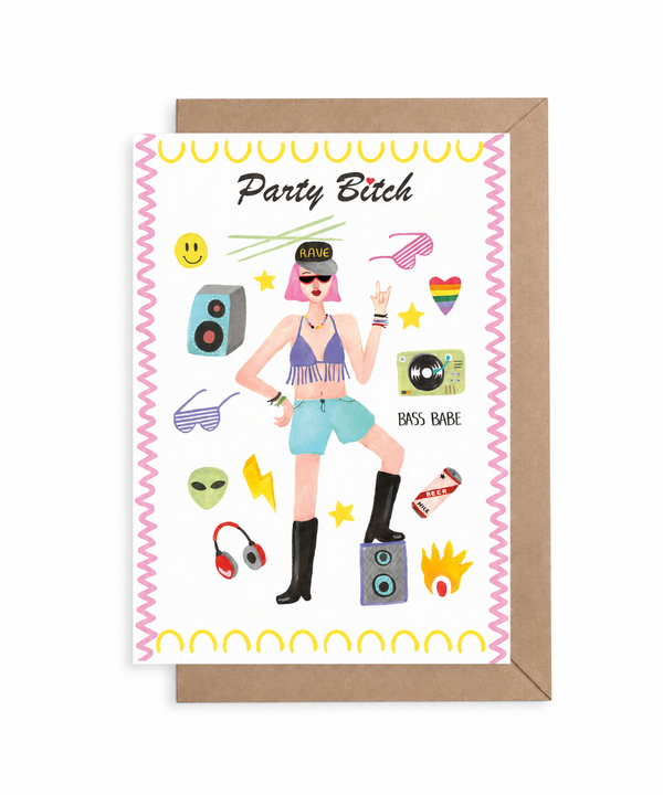 Postal Party Bitch con sobre kraft sobre fondo blanco