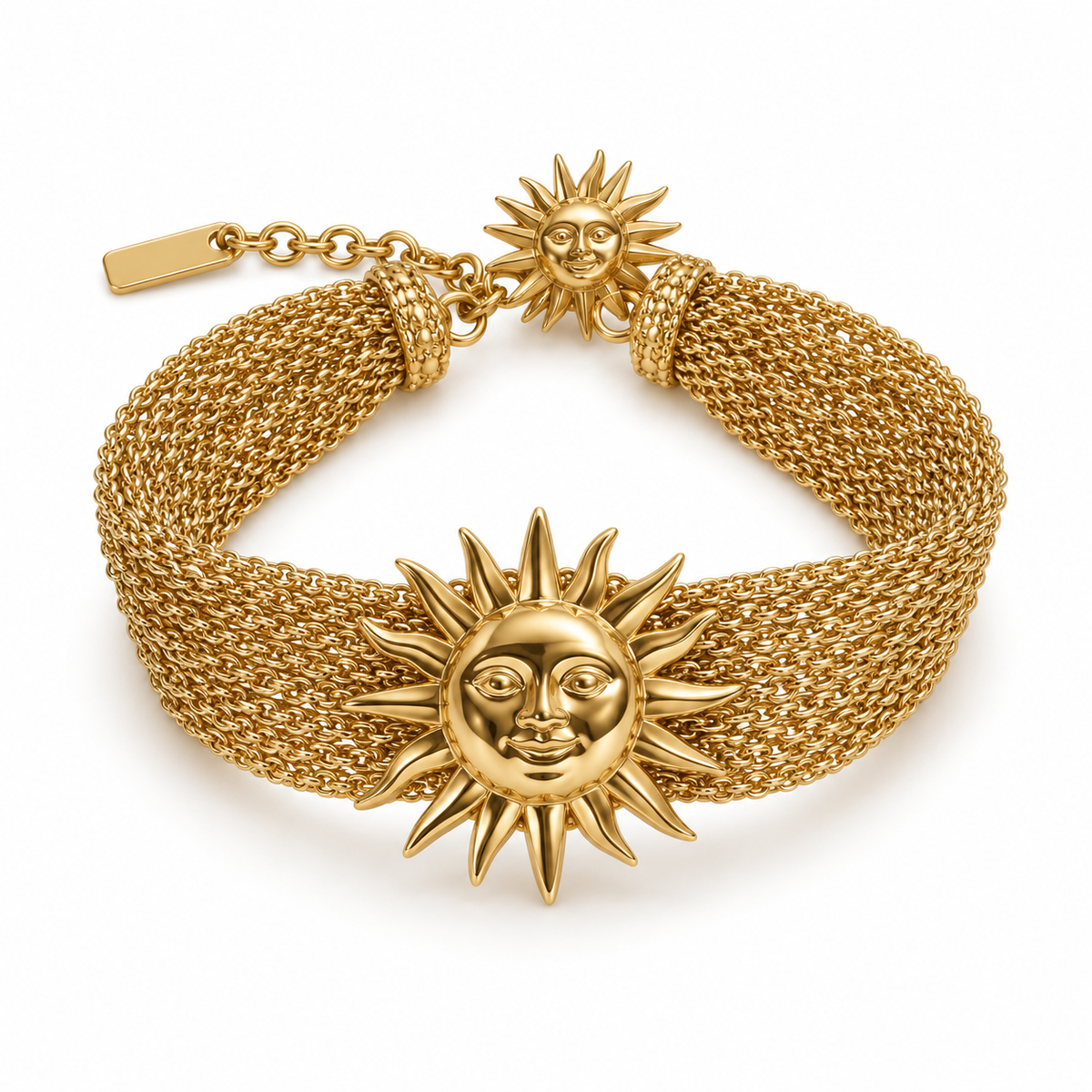 Pulsera de malla dorada con sol con rostro sobre fondo blanco
