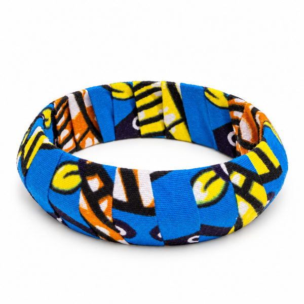 Pulsera tela wax azul con amarillo sobre fondo blanco