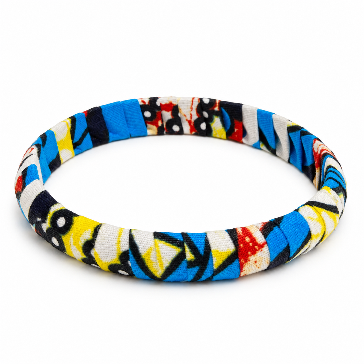 Pulsera de tela wax azul fina sobre fondo blanco