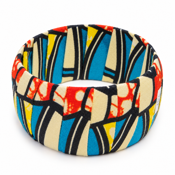 Brazalete ancho tela wax turquesa crema rojo y amarillo sobre blanco